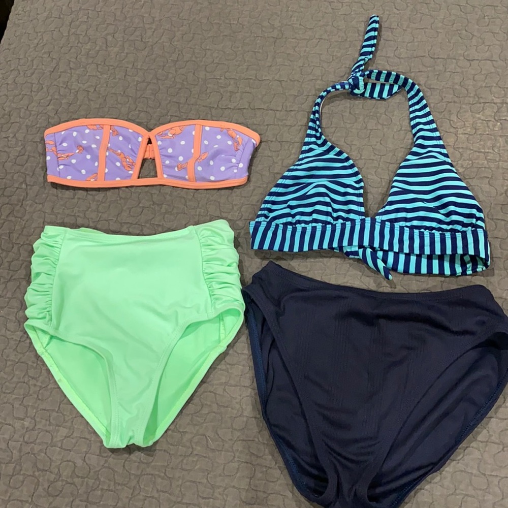 2 bikinis